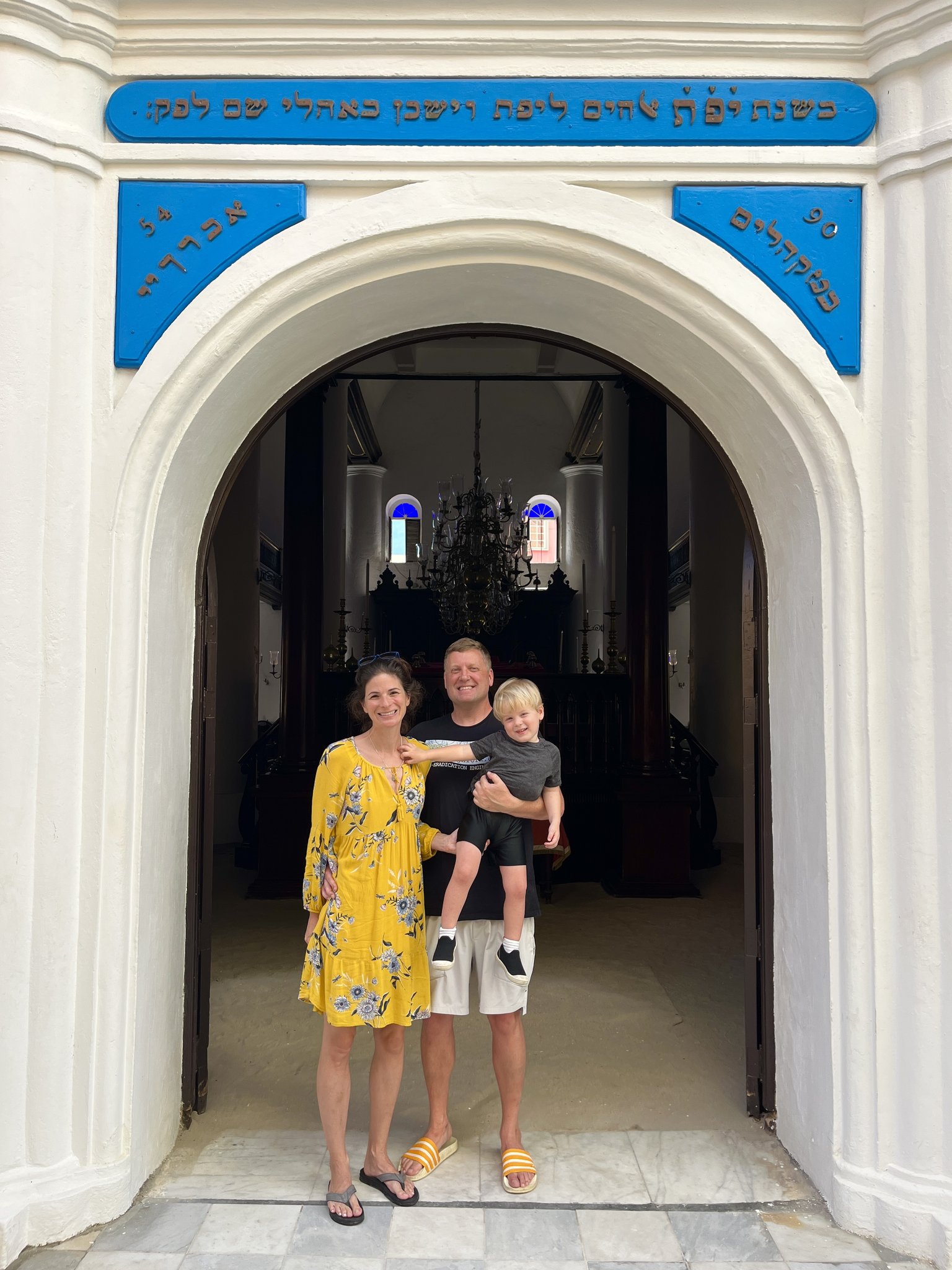 Family standing in the entrance of the Mikvé Israel-Emanuel Synagogue in Curaçao
