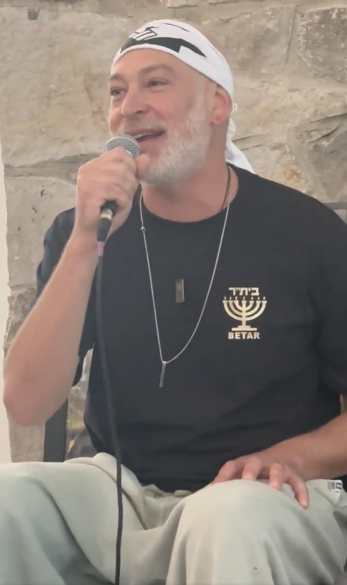 Matisyahu wearing a Betar shirt